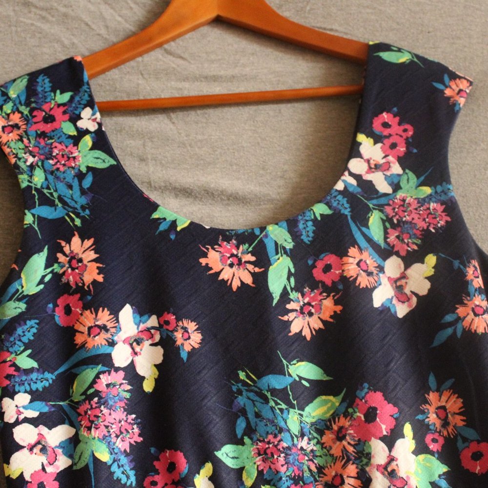 Candie's Navy Floral Dress Size XL - Picture 4 of 8